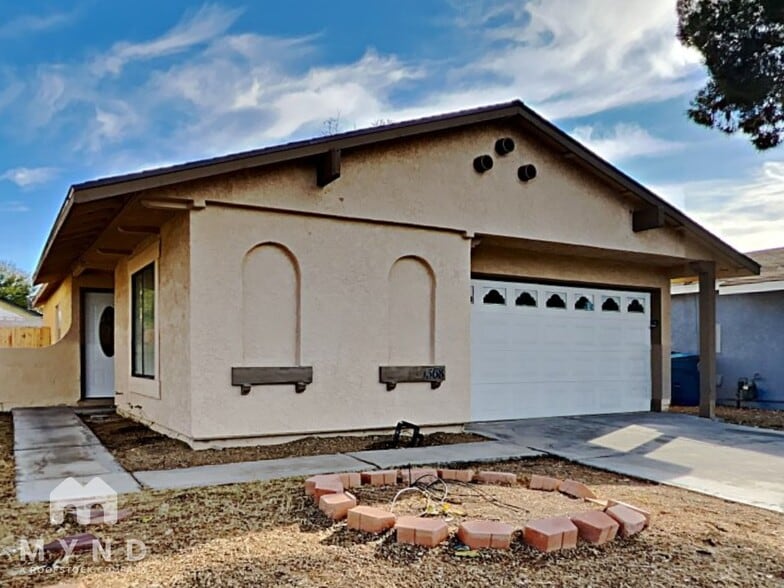 Primary Photo - 1368 S Christy Ln