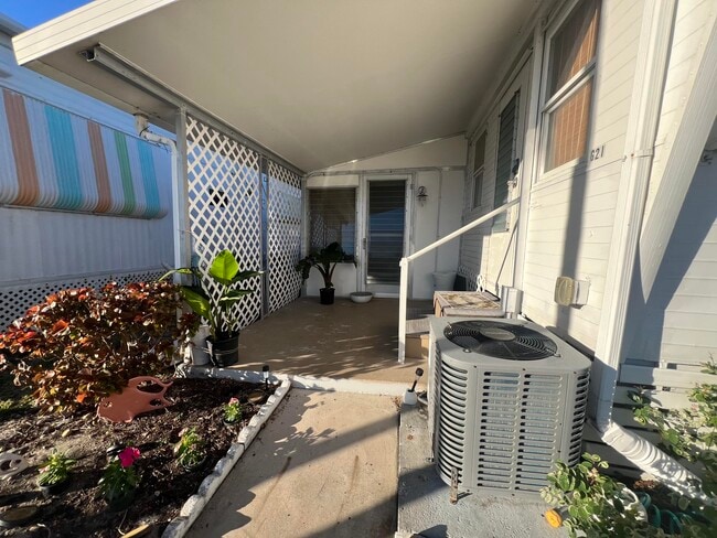 Building Photo - 21 Ruthmary Ave