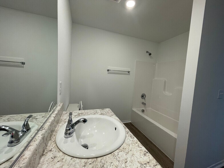 Building Photo - 6723 SW Dignity Ave