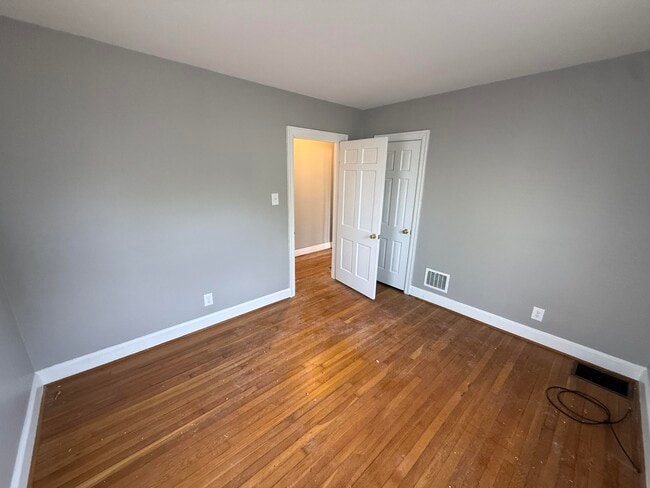 Building Photo - 1107 Highland Park Dr