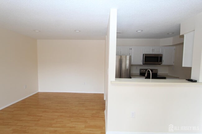 Building Photo - 1905 Aspen Dr