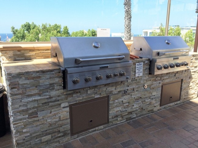 Gas barbecues by the pool - 660 The Village