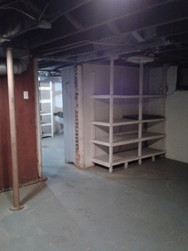 Building Photo - 3 bedroom house in Moline