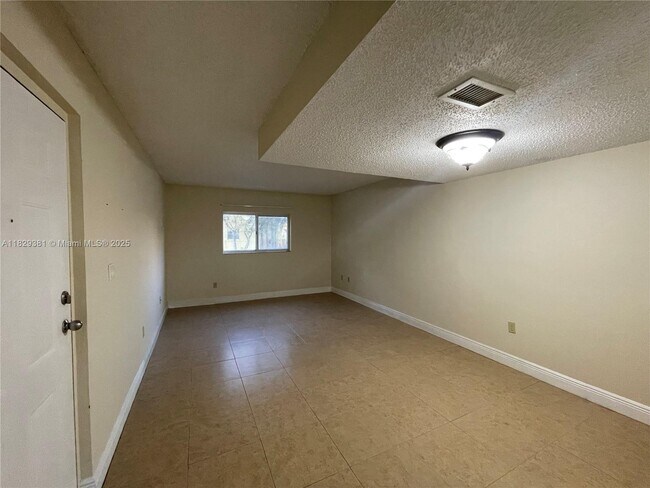 Building Photo - 14970 SW 82nd Ln