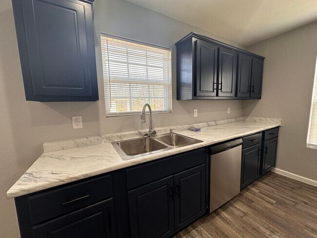 Building Photo - 3 Bed 2 Bath New Construction Brick Home