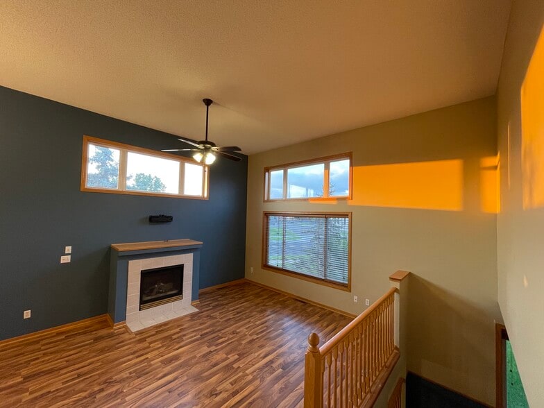 Main floor living area - 15115 Cimarron Ct