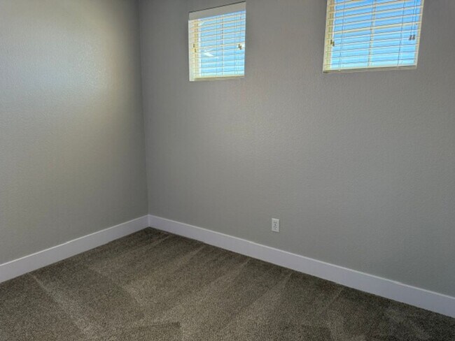 Building Photo - STUNNING & GORGEOUS 4 BED/2.5 BATH POOL HOME IN ELDORADO! *** ONLY $2,599 ***