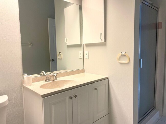 Building Photo - ANNUAL/FURNISHED HOME WITH LARGE LANAI - SOUTH SARASOTA