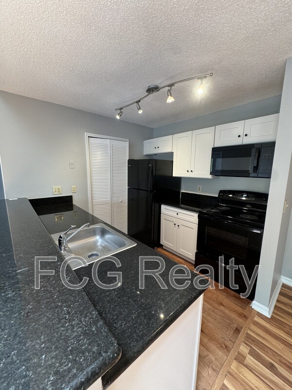 Building Photo - 6010 Westgate Dr