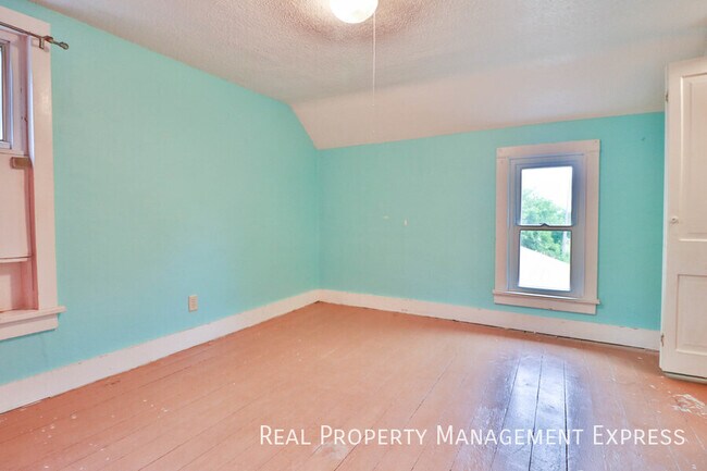 Building Photo - 47704 E 69th St