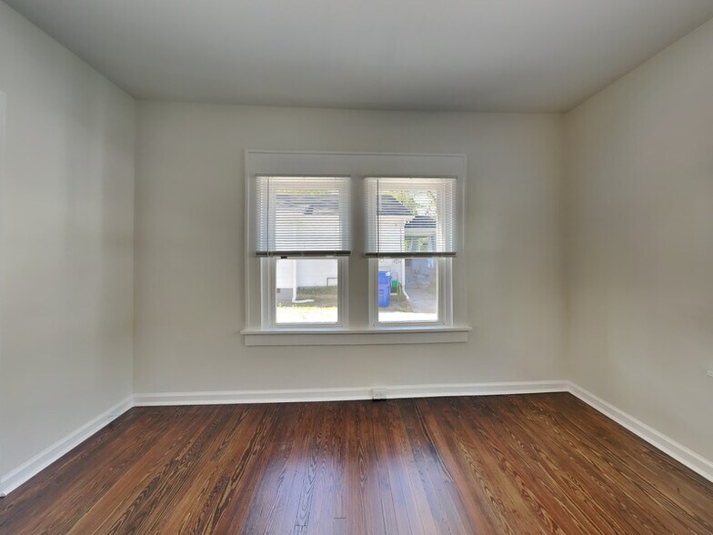 Building Photo - 499 Woodlawn Ave NW