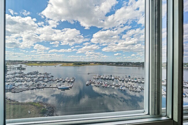 Building Photo - 200 Cove Way