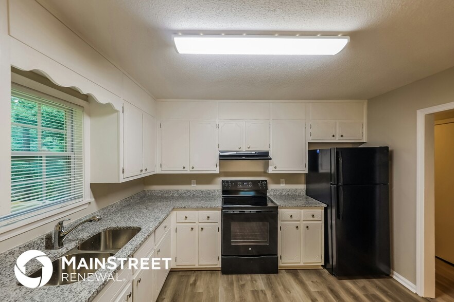 Building Photo - 2551 Janice Cir NE