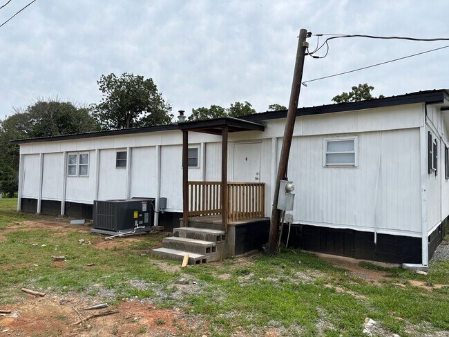 Building Photo - 212 Astran Dr