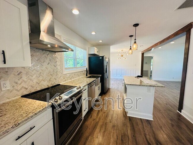 Building Photo - 602 W Glenwood Ave NE
