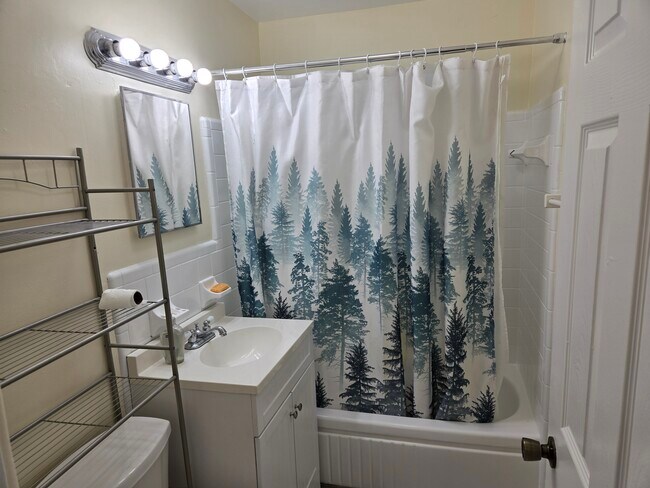 Building Photo - 719 W Palmetto St