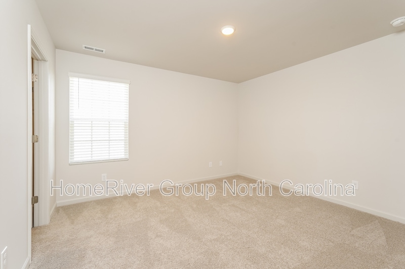 Building Photo - 2808 Carrollwood Dr