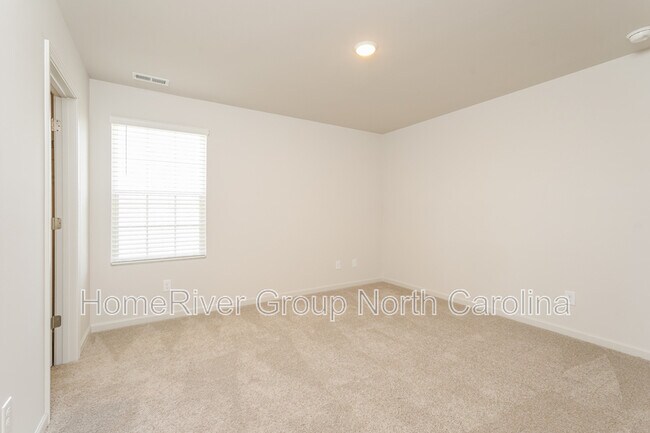 Building Photo - 2808 Carrollwood Dr