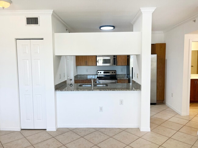 Building Photo - 6482 Emerald Dunes Dr