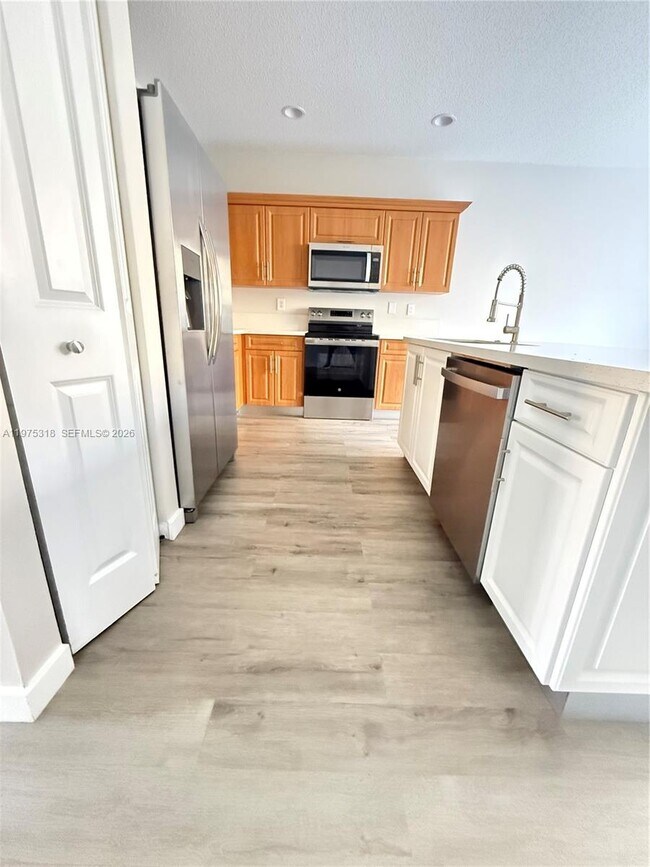 Building Photo - 978 NE 42nd Pl