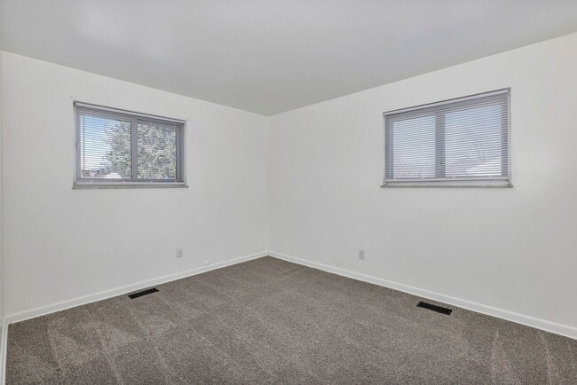 Building Photo - Newly Renovated