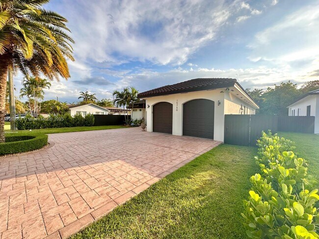 Building Photo - 15750 SW 90th Ave