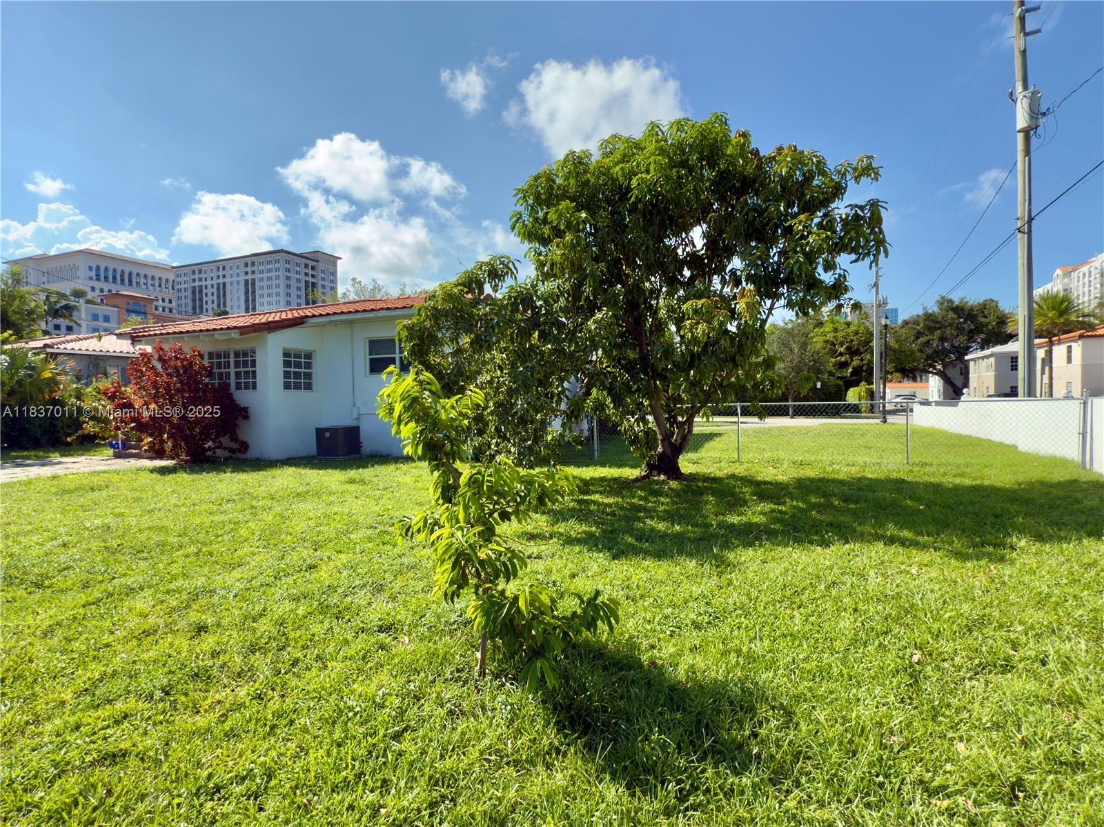 Building Photo - 16 Malaga Ave