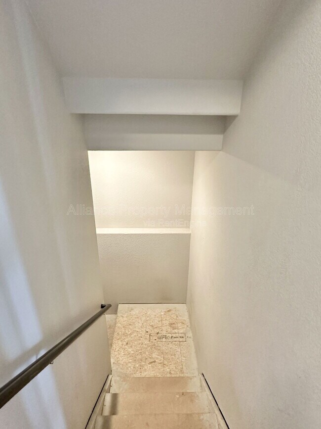 Building Photo - 6039 Jorie Rd