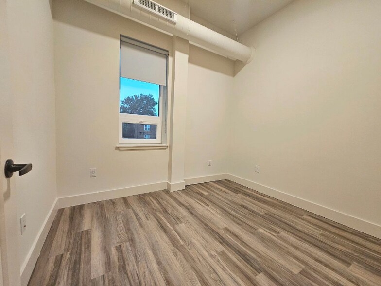 Building Photo - 55 Washington St