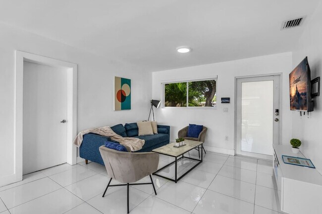 Building Photo - 7061 Coolidge St