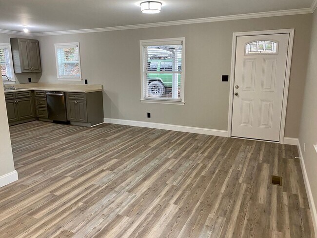 Building Photo - West AVL - Remodeled and Ready!
