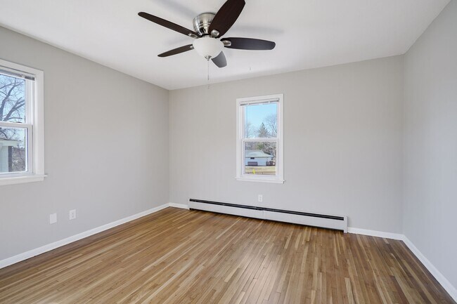 Building Photo - Large Remodeled 2 Bedroom