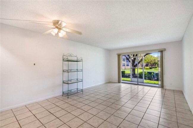 Building Photo - 1400 SW 124th Terrace