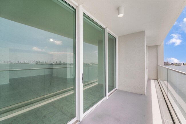 Building Photo - 800 Claughton Island Dr