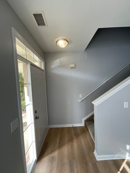 Building Photo - 28957 Cullen Dr