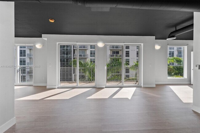 Building Photo - 455 NE 25th St