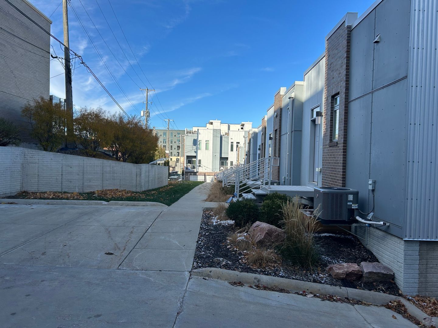 Building Photo - 212 E 14th St