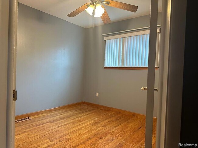 Building Photo - 29543 Eiffel Ave