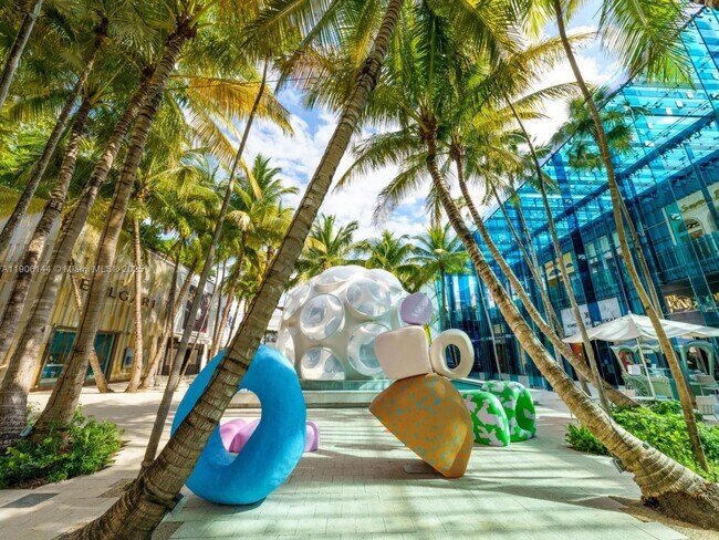 Building Photo - 321 NE 26th St