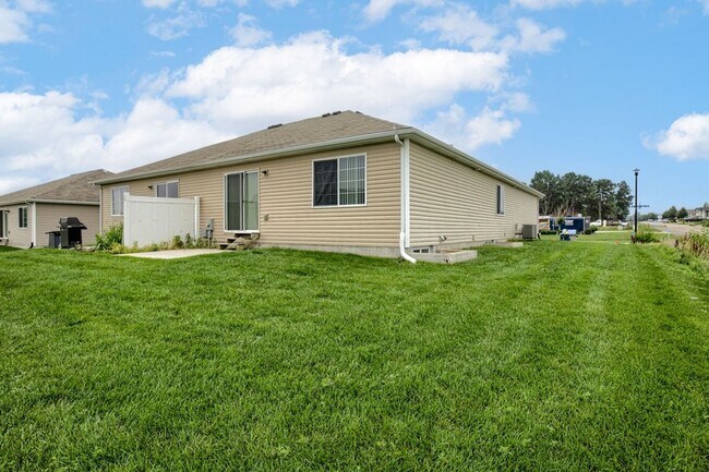 Building Photo - 2644-48 W Timberlake Dr