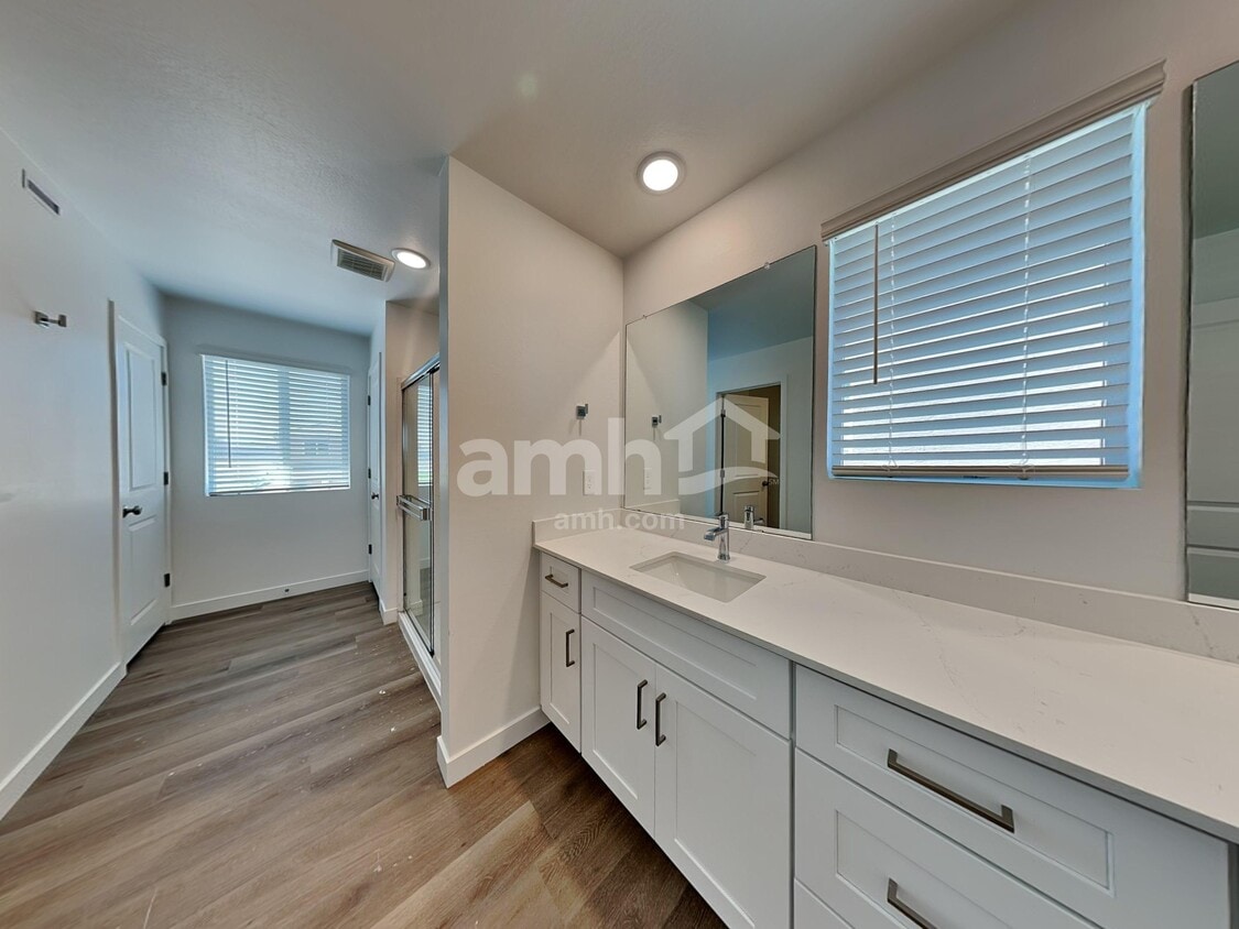 Building Photo - 9725 W Luxton Ln
