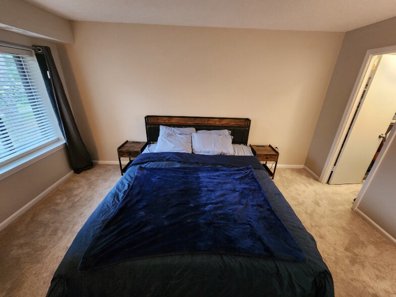 Building Photo - 10210 Bushman Dr