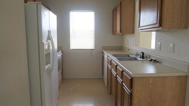 Building Photo - 4600 Greyhound Dr