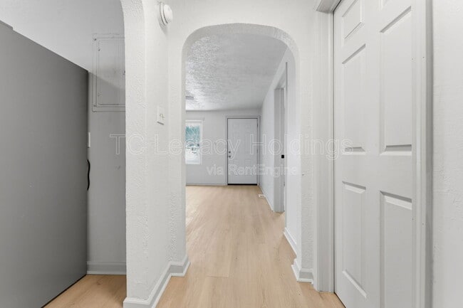 Building Photo - 16 Flint St