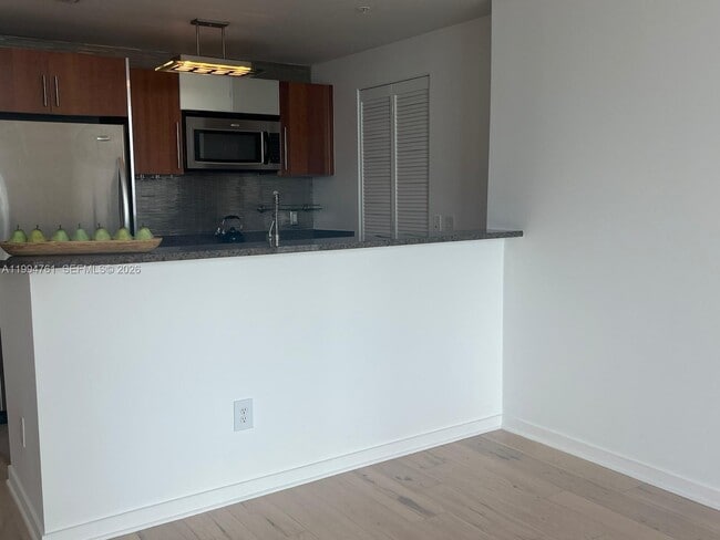 Building Photo - 300 S Biscayne Blvd