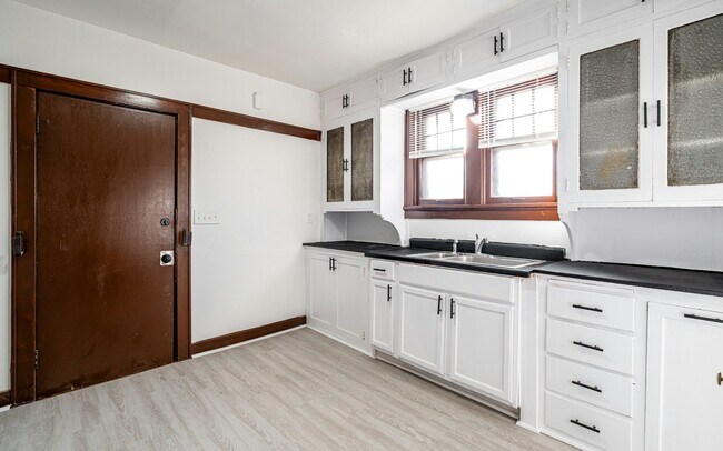 Building Photo - 2548 N 38th St