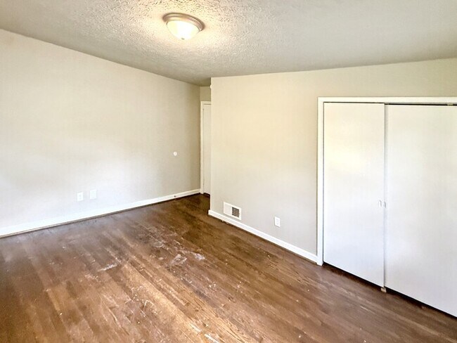 Building Photo - 1317 5 Mile Rd