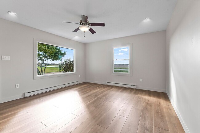 Building Photo - ** Move in Special ** Remodeled 3-Bedroom, 1-Bathroom Home with Garage & Fenced Yard – $1,800/Month