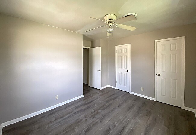 Building Photo - 2306 Poage Ave