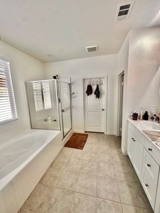 Building Photo - 11583 Kitetail Dr